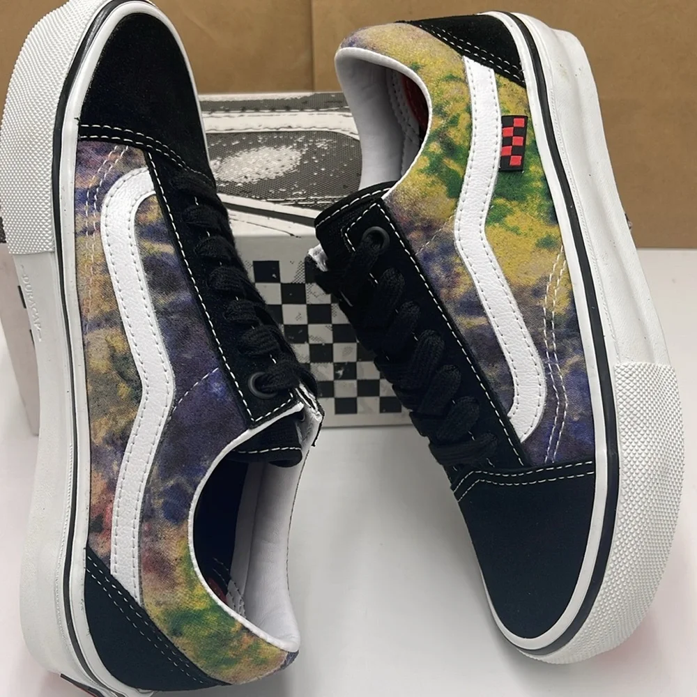 Vans WMNS Skate Old Skoo Tie-Dye Terry Black/Multi
VN0A5FCBBML Sneakers - Picture 12 of 16